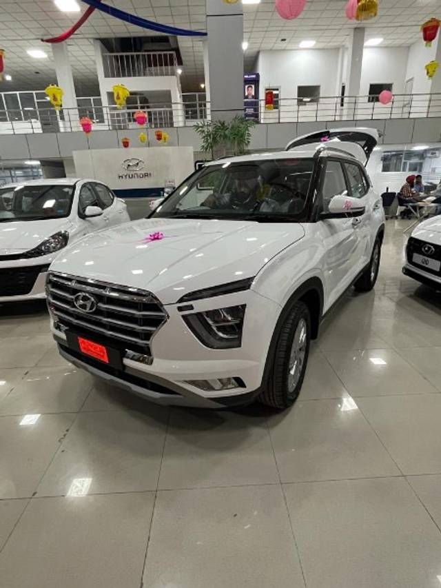 https://images10.gaadi.com/usedgaadi-sellcar/UsedCar/e58f0b61a/3189161c-e913-4805-b744-05c4867abd75.jpeg?imwidth=6400