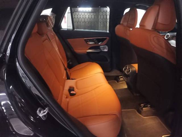 https://images10.gaadi.com/usedgaadi-sellcar/UsedCar/e58f2212a/d39e6b3a-2334-4db7-9639-c4aade98e3bb.jpg?imwidth=6402