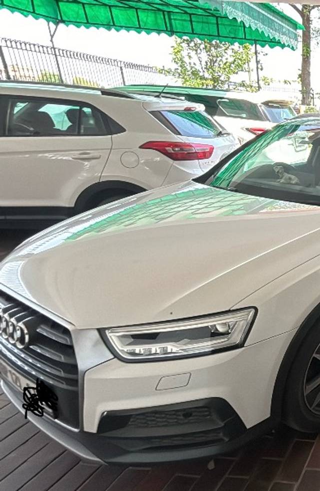 https://images10.gaadi.com/usedgaadi-sellcar/UsedCar/e58fc888a/ab0b00e2-303a-48fe-9251-58ec6fe0fc0c.jpeg?imwidth=6402