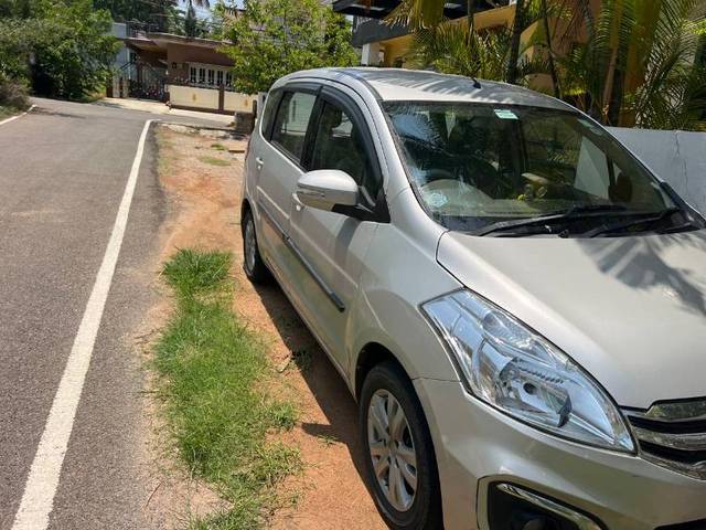 https://images10.gaadi.com/usedgaadi-sellcar/UsedCar/e58ff305a/6a3d70c2-810e-4a4a-8aa4-4e66afd7f85d.jpg?imwidth=6402