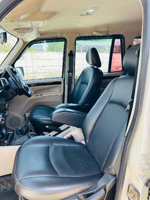 https://images10.gaadi.com/usedgaadi-sellcar/UsedCar/e590026ba/98564ed9-cf73-463f-b9bd-d71123010e66.jpeg?imwidth=6401