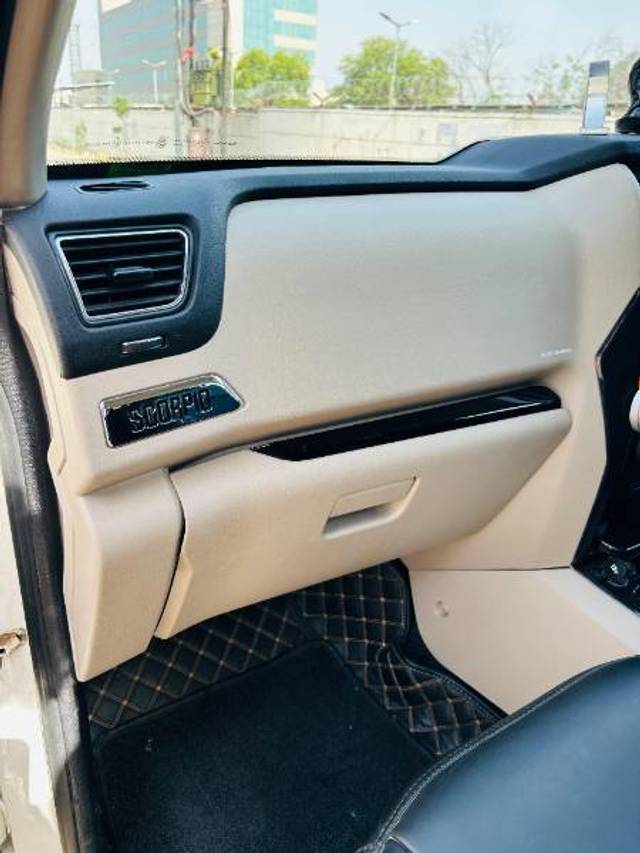https://images10.gaadi.com/usedgaadi-sellcar/UsedCar/e590026ba/f1a8a48a-ad05-462a-8d68-bce7dc335029.jpeg?imwidth=6402
