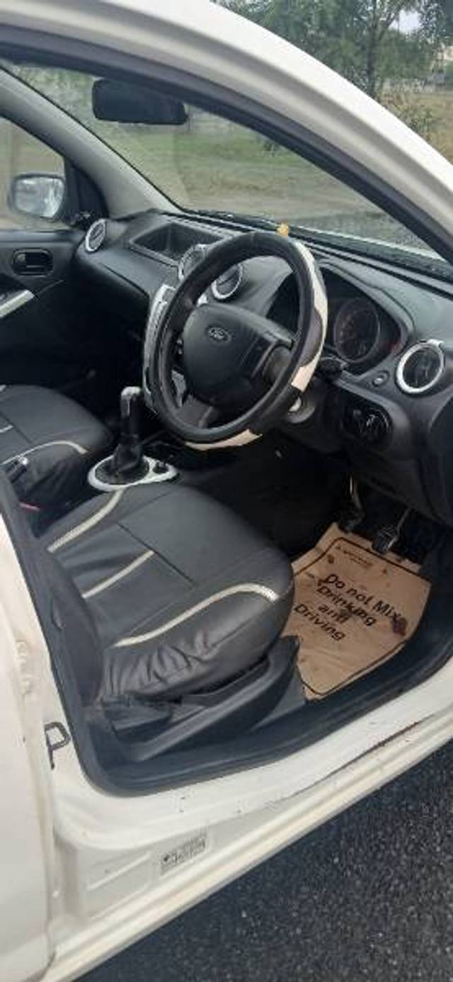 https://images10.gaadi.com/usedgaadi-sellcar/UsedCar/e5901382a/eb49ea31-fb73-4f6d-95e2-121d629a8a46.jpg?imwidth=6401