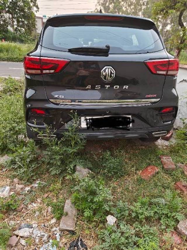https://images10.gaadi.com/usedgaadi-sellcar/UsedCar/e59040d7a/77e6debf-03fc-4ccf-8a4d-38f041ee8591.jpg?imwidth=6401