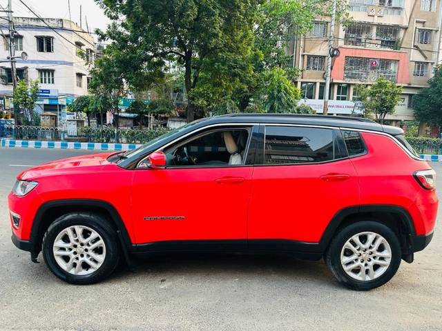 https://images10.gaadi.com/usedgaadi-sellcar/UsedCar/e5905ef1a/852cbb31-b4ab-4689-aa6d-dab47258dca4.jpeg?imwidth=6400