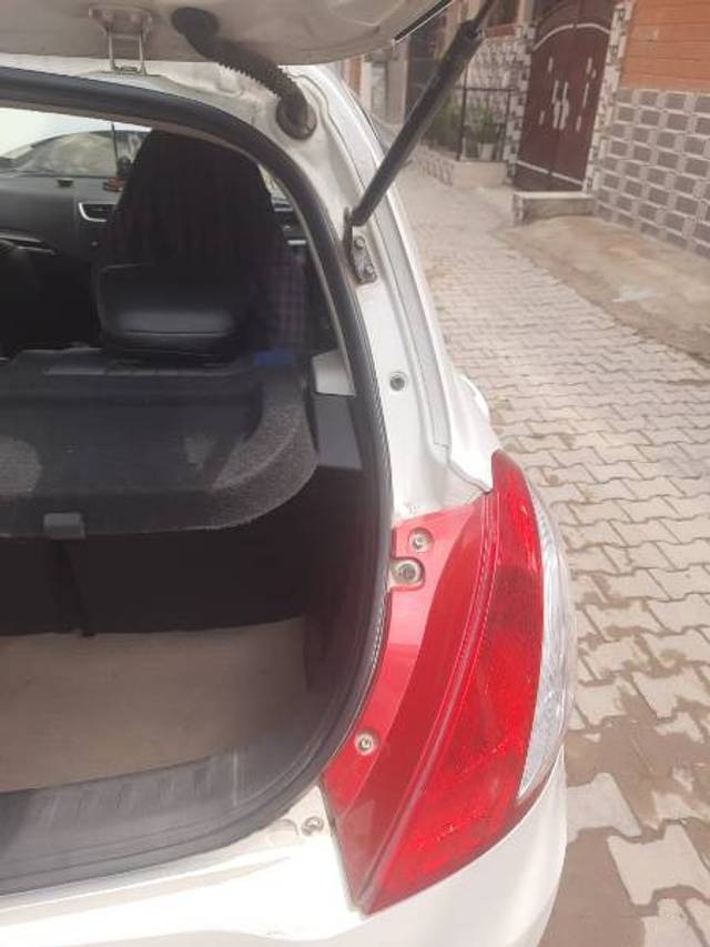 https://images10.gaadi.com/usedgaadi-sellcar/UsedCar/e590859ca/ee6ec6ac-7db5-422f-b33c-834de0bdc4cc.jpg?imwidth=6401