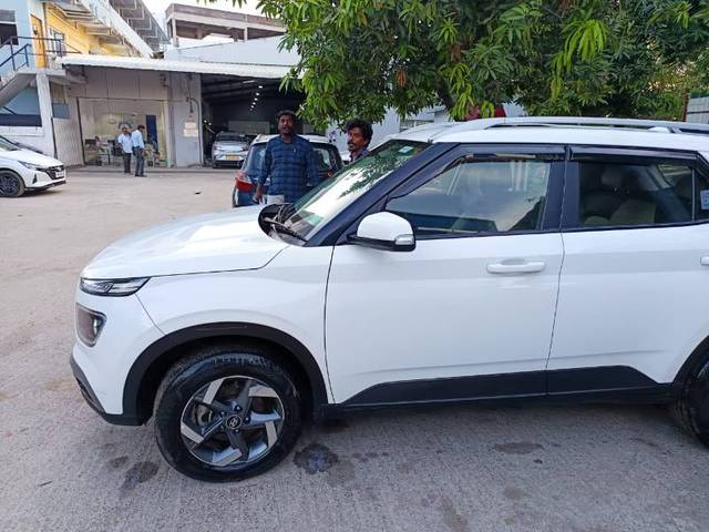 https://images10.gaadi.com/usedgaadi-sellcar/UsedCar/e5909284a/fffe1920-d08d-4ce7-8fc2-d0fbadf78db0.jpg?imwidth=6400