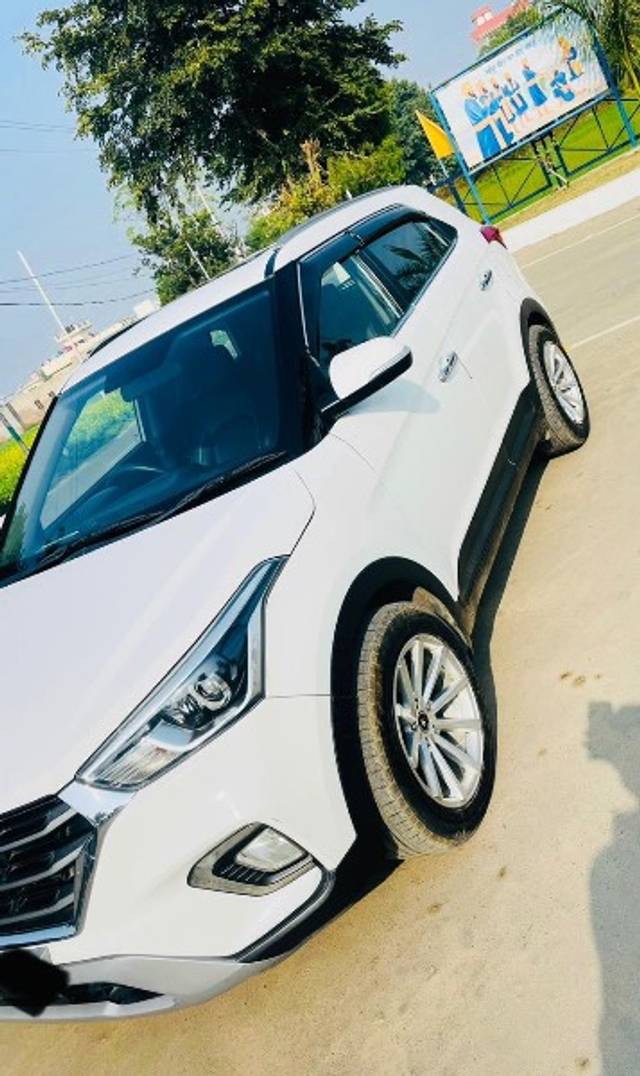 https://images10.gaadi.com/usedgaadi-sellcar/UsedCar/e5909779a/ccc23390-1b9d-4170-b5c3-5dcdf48fb6a2.jpeg?imwidth=6400