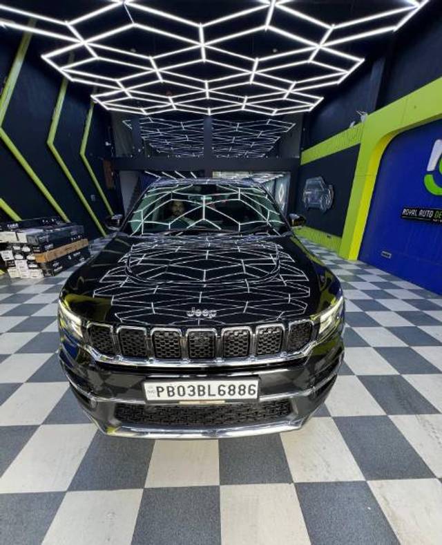https://images10.gaadi.com/usedgaadi-sellcar/UsedCar/e5909e61a/f02f9401-f001-467f-b8ec-87812f94405e.jpg?imwidth=6400
