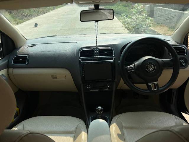 https://images10.gaadi.com/usedgaadi-sellcar/UsedCar/e590c788a/9d4cf7cc-b8fb-427d-8306-0913b965e108.jpg?imwidth=6401