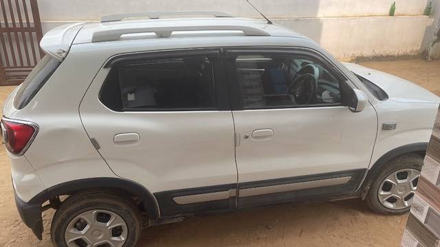 https://images10.gaadi.com/usedgaadi-sellcar/UsedCar/e590dd7aa/f7ef8fd1-9fee-4931-8db4-81e03915966b.jpeg?imwidth=6401