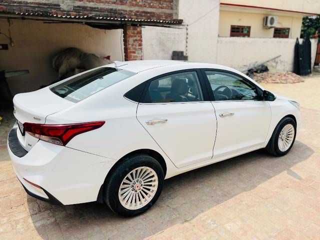 https://images10.gaadi.com/usedgaadi-sellcar/UsedCar/e5910927a/7b2759a6-c8bc-4e39-8640-18140ee7f1ed.jpeg?imwidth=6401