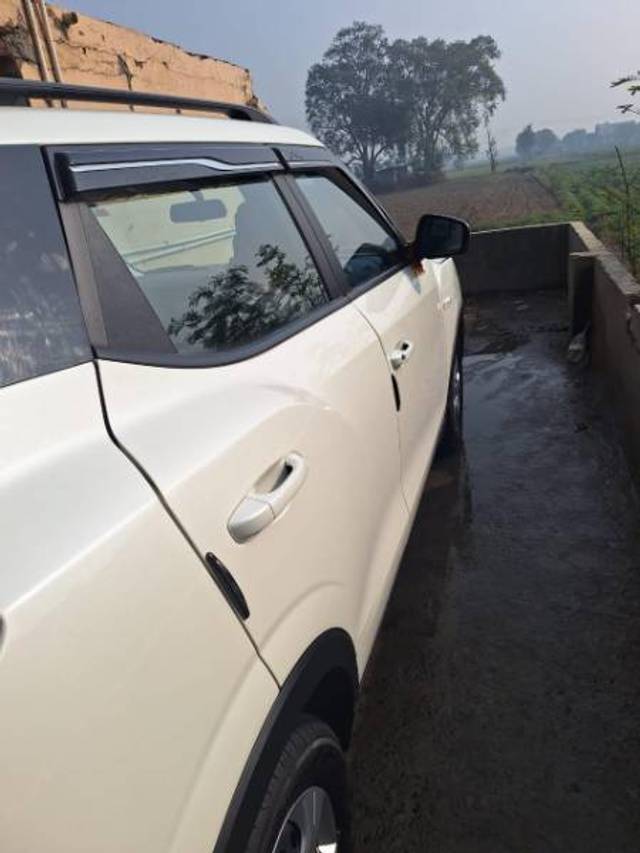 https://images10.gaadi.com/usedgaadi-sellcar/UsedCar/e5911176a/86ae9a6e-e7c4-474a-88db-1fb5f56abaeb.jpg?imwidth=6402
