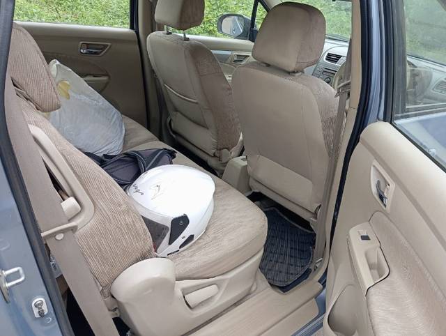 https://images10.gaadi.com/usedgaadi-sellcar/UsedCar/e59117e7a/4a2ac05e-5d3d-45a6-9d7f-8ae2eba3884e.jpeg?imwidth=6402