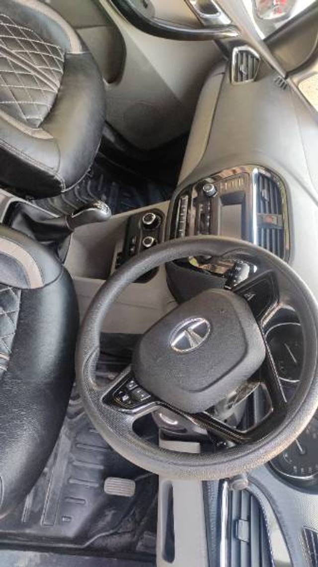 https://images10.gaadi.com/usedgaadi-sellcar/UsedCar/e591222fa/1092e189-50cc-46de-8033-26ea7bdc17ad.jpg?imwidth=6401