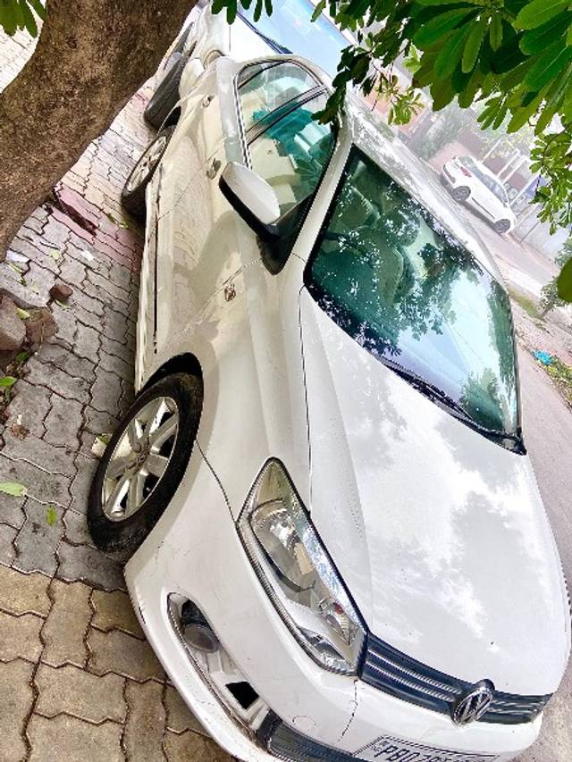 https://images10.gaadi.com/usedgaadi-sellcar/UsedCar/e591331aa/28e2f992-a236-430f-a7ca-6e0cc24f8da8.jpeg?imwidth=6402