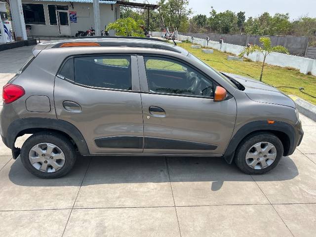 https://images10.gaadi.com/usedgaadi-sellcar/UsedCar/e591c1f0a/caaf83ce-8fb5-4072-9867-03f8adf87814.jpg?imwidth=6401