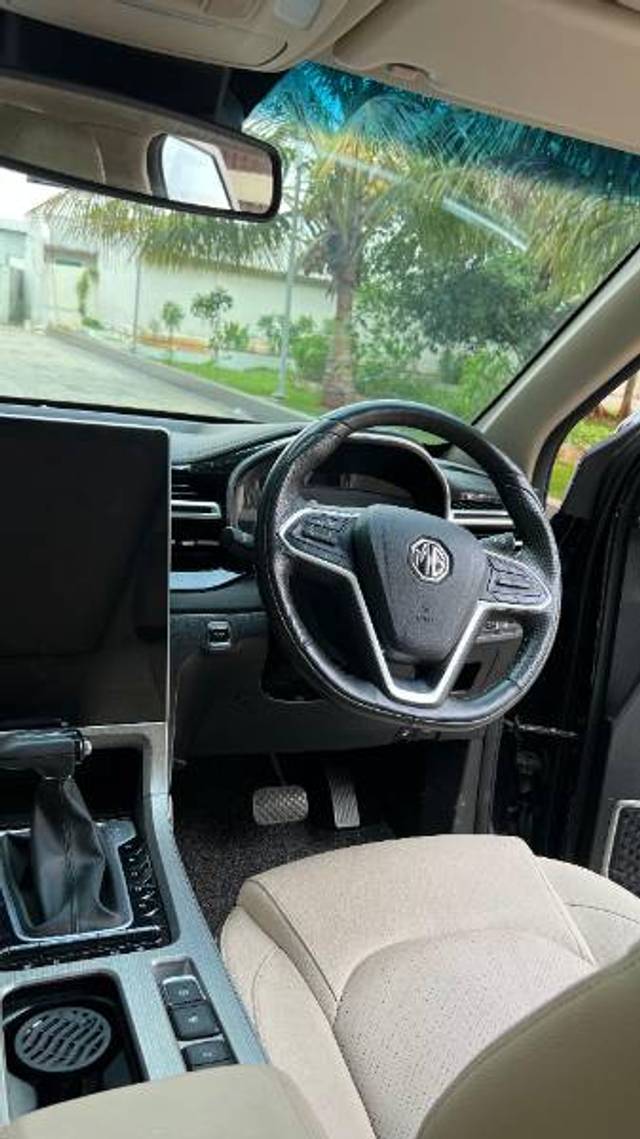 https://images10.gaadi.com/usedgaadi-sellcar/UsedCar/e5924b51a/ee3f2c91-2290-42ac-9e8b-797278ba4571.jpeg?imwidth=6400