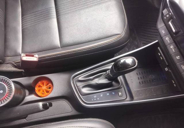 https://images10.gaadi.com/usedgaadi-sellcar/UsedCar/e592602aa/d403a72c-0da8-4910-91ef-7e2e2f27acd3.jpg?imwidth=6402