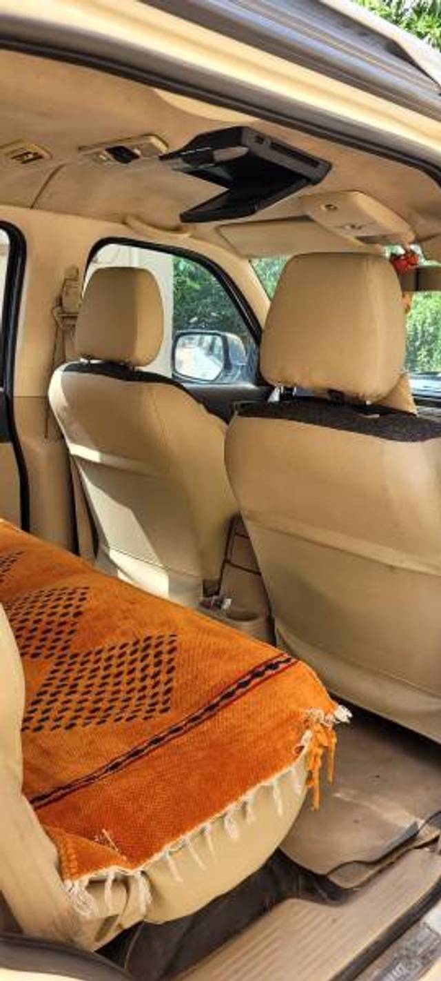 https://images10.gaadi.com/usedgaadi-sellcar/UsedCar/e59266b0a/3130fd37-f367-4231-ac89-dac992b880f3.jpg?imwidth=6402