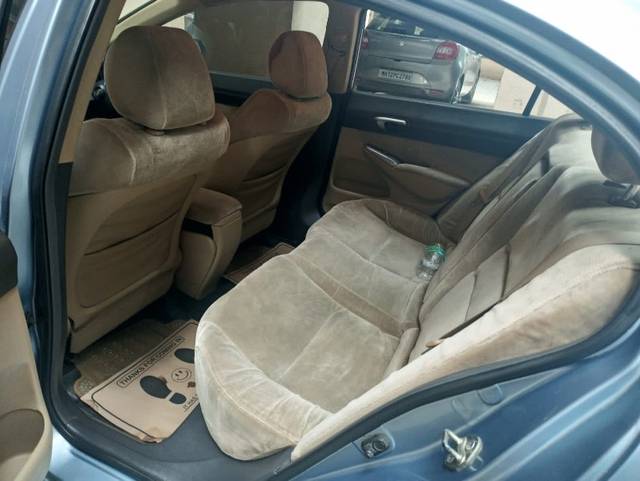 https://images10.gaadi.com/usedgaadi-sellcar/UsedCar/e5927af2a/dd76aa21-d058-40c3-9a9b-902ca9a43b0b.jpeg?imwidth=6400