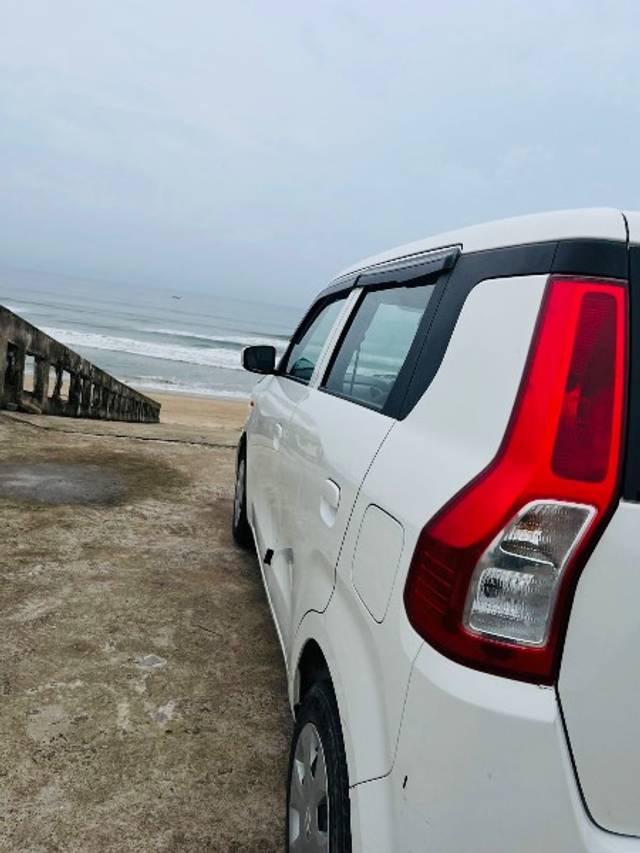 https://images10.gaadi.com/usedgaadi-sellcar/UsedCar/e592bb1ba/6afac391-3563-4530-9937-3d67abb4f13c.jpeg?imwidth=6402