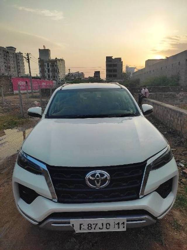 https://images10.gaadi.com/usedgaadi-sellcar/UsedCar/e5936b3ca/5cb5b02b-367e-463f-a26b-6539656bb2e3.jpg?imwidth=6400