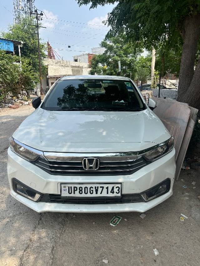 https://images10.gaadi.com/usedgaadi-sellcar/UsedCar/e593e070a/d37d3064-a839-4007-a0c2-69666989d5f2.jpeg?imwidth=6400