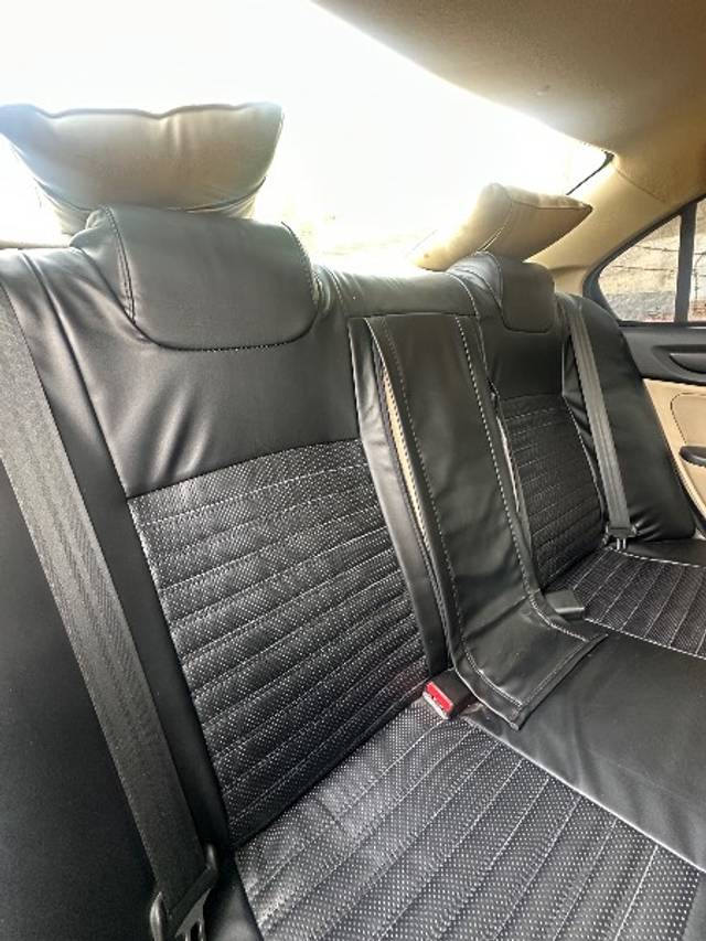 https://images10.gaadi.com/usedgaadi-sellcar/UsedCar/e593e070a/d76e0bb4-ff27-48cf-9dbc-89d66bd64d43.jpeg?imwidth=6402