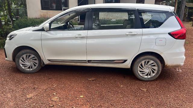 https://images10.gaadi.com/usedgaadi-sellcar/UsedCar/e5940d24a/a24d7bb6-d51a-44c5-b925-11c1e5e8fd45.jpeg?imwidth=6401
