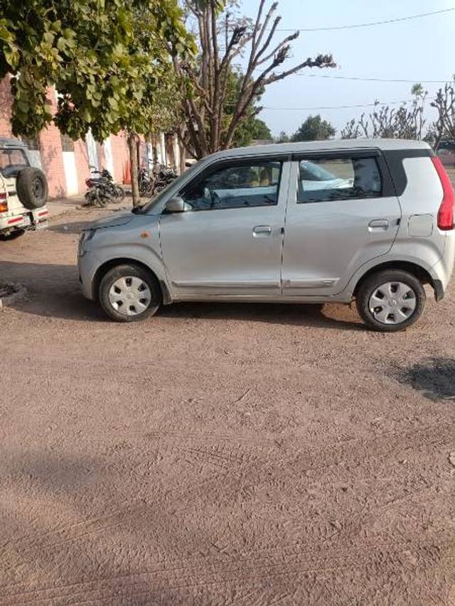 https://images10.gaadi.com/usedgaadi-sellcar/UsedCar/e5943fd2a/442be86d-f028-4dcd-9d07-8e22ca86cb7f.jpg?imwidth=6402