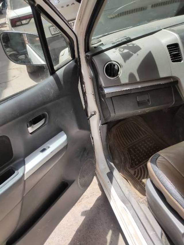 https://images10.gaadi.com/usedgaadi-sellcar/UsedCar/e5947deaa/c3896176-d82c-4d9f-856c-c0ce807fc750.jpg?imwidth=6401