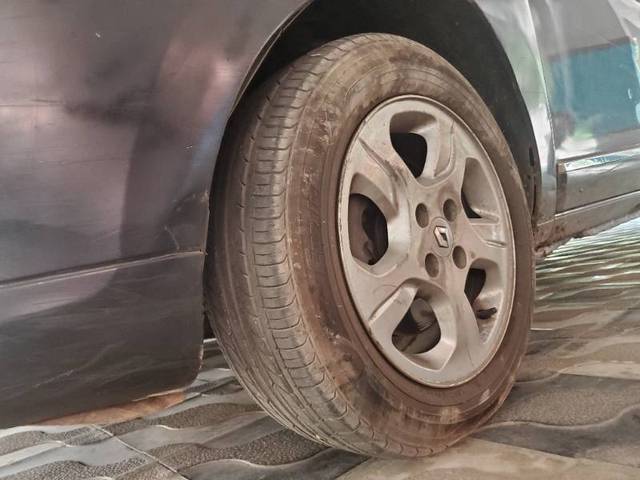 https://images10.gaadi.com/usedgaadi-sellcar/UsedCar/e594b6f9a/8eb1e298-7dfd-41aa-92db-0920bdf54d21.jpg?imwidth=6402