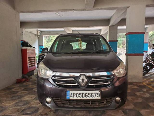 https://images10.gaadi.com/usedgaadi-sellcar/UsedCar/e594b6f9a/ac4fcc60-509c-4c7e-94ef-43abf70f0aa3.jpg?imwidth=6400