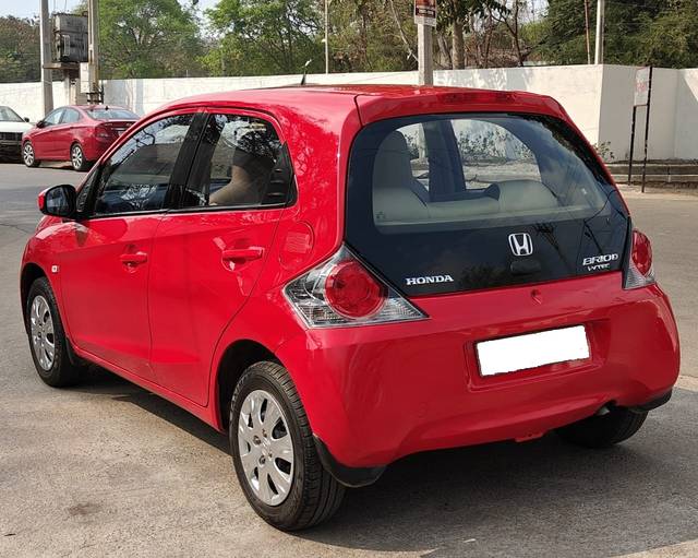 https://images10.gaadi.com/usedgaadi-sellcar/UsedCar/e594ec93a/76b52764-96c9-48d5-bc7e-1154ee3af70e.jpg?imwidth=6402