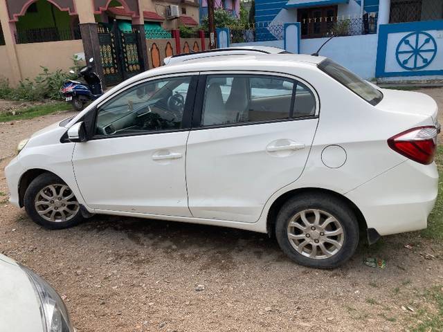 https://images10.gaadi.com/usedgaadi-sellcar/UsedCar/e5954033a/59b4187a-8eab-4bcf-b441-8625fb952676.jpg?imwidth=6401