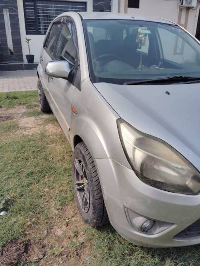 https://images10.gaadi.com/usedgaadi-sellcar/UsedCar/e5954f64a/b53a2d90-0f32-4a4e-9f1e-cc62027b7735.jpg?imwidth=6400