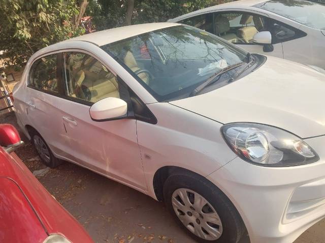https://images10.gaadi.com/usedgaadi-sellcar/UsedCar/e5957180a/3d375c21-9fc4-4dd5-8ae8-5d84b5bef991.jpeg?imwidth=6401