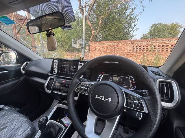 https://images10.gaadi.com/usedgaadi-sellcar/UsedCar/e595d7b4a/3321e64d-3ae1-4a3b-ba51-44d83a047b3e.jpeg?imwidth=6400