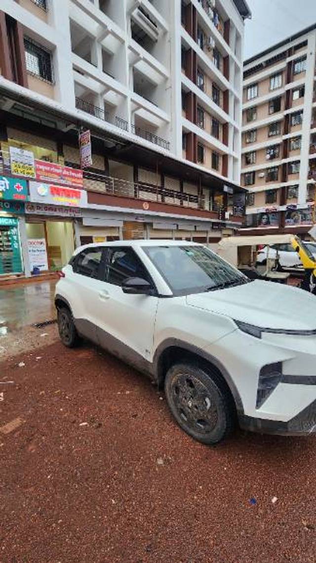 https://images10.gaadi.com/usedgaadi-sellcar/UsedCar/e5962288a/99fb9b34-6e5a-4b57-87a1-a8855212b14a.jpg?imwidth=6400