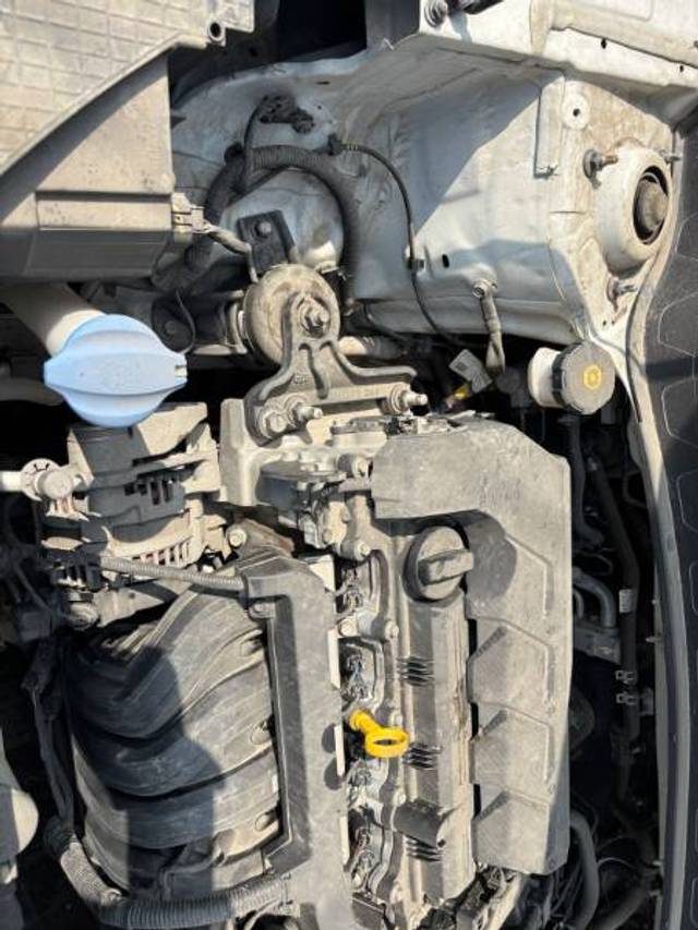 https://images10.gaadi.com/usedgaadi-sellcar/UsedCar/e5963d9ea/0557e13f-35ff-4232-9e12-d5fe6e21ad39.jpg?imwidth=6401