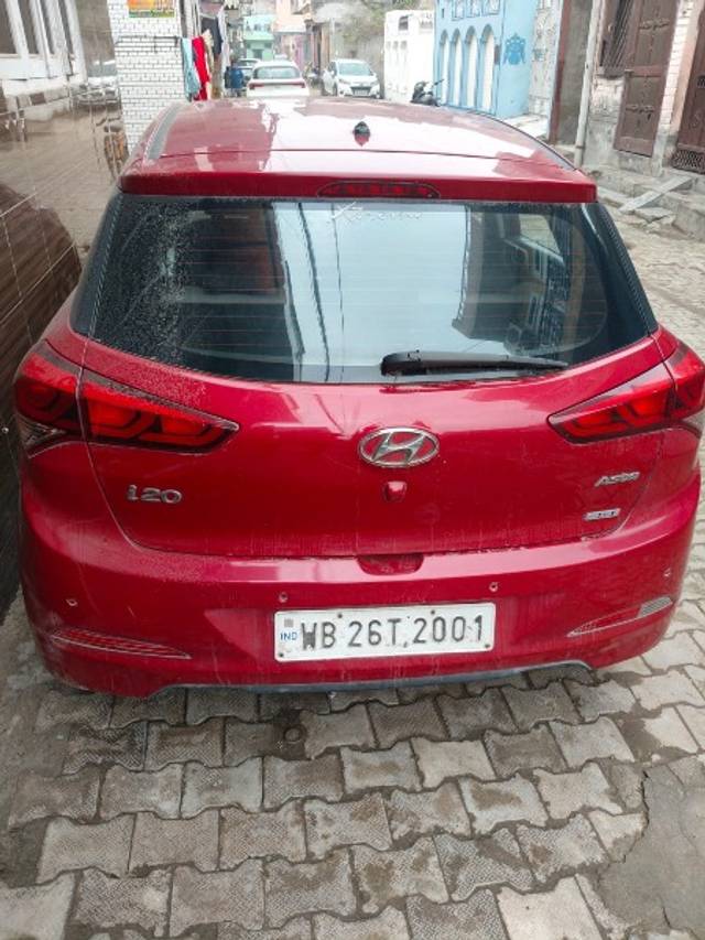 https://images10.gaadi.com/usedgaadi-sellcar/UsedCar/e59641c1a/db221bc7-8e6e-466e-81f1-f84f021ac0ef.jpeg?imwidth=6401
