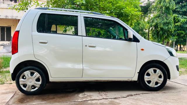 https://images10.gaadi.com/usedgaadi-sellcar/UsedCar/e5968a54a/fad588e7-2c98-4136-a949-0aa18e460ba3.jpeg?imwidth=6401
