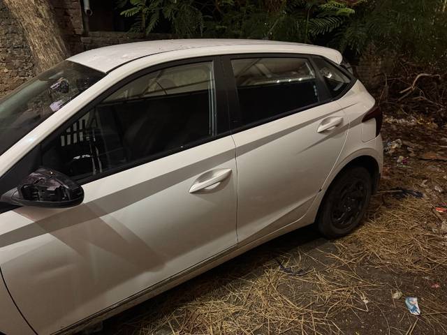 https://images10.gaadi.com/usedgaadi-sellcar/UsedCar/e5969b28a/2b8bf42a-fe7b-4d79-bbd7-e59613200dba.jpeg?imwidth=6401