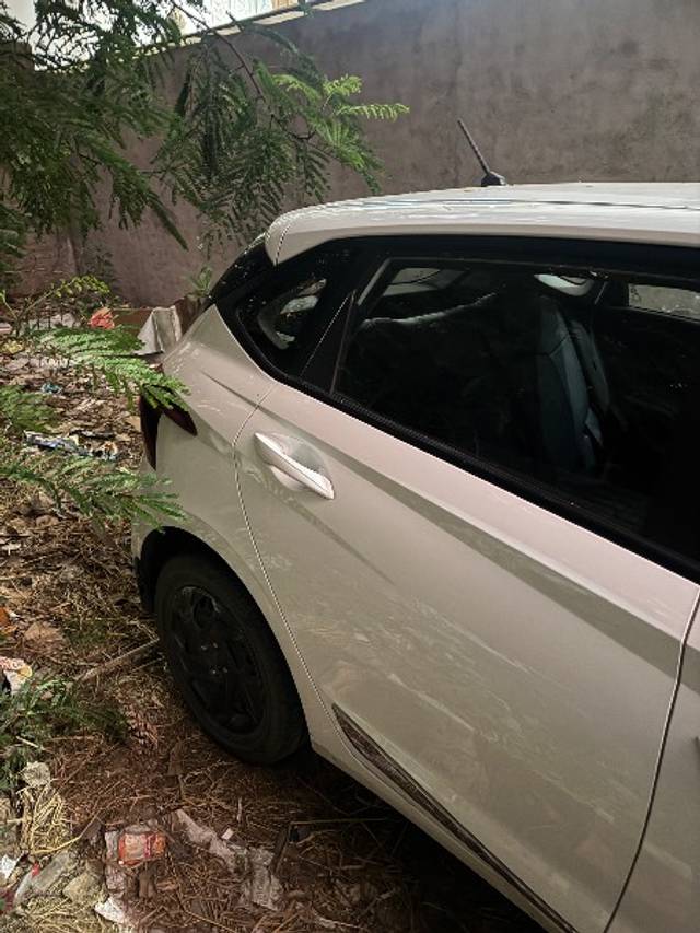 https://images10.gaadi.com/usedgaadi-sellcar/UsedCar/e5969b28a/46b1415e-3e3a-4e1b-a41c-2580a3e3834f.jpeg?imwidth=6402