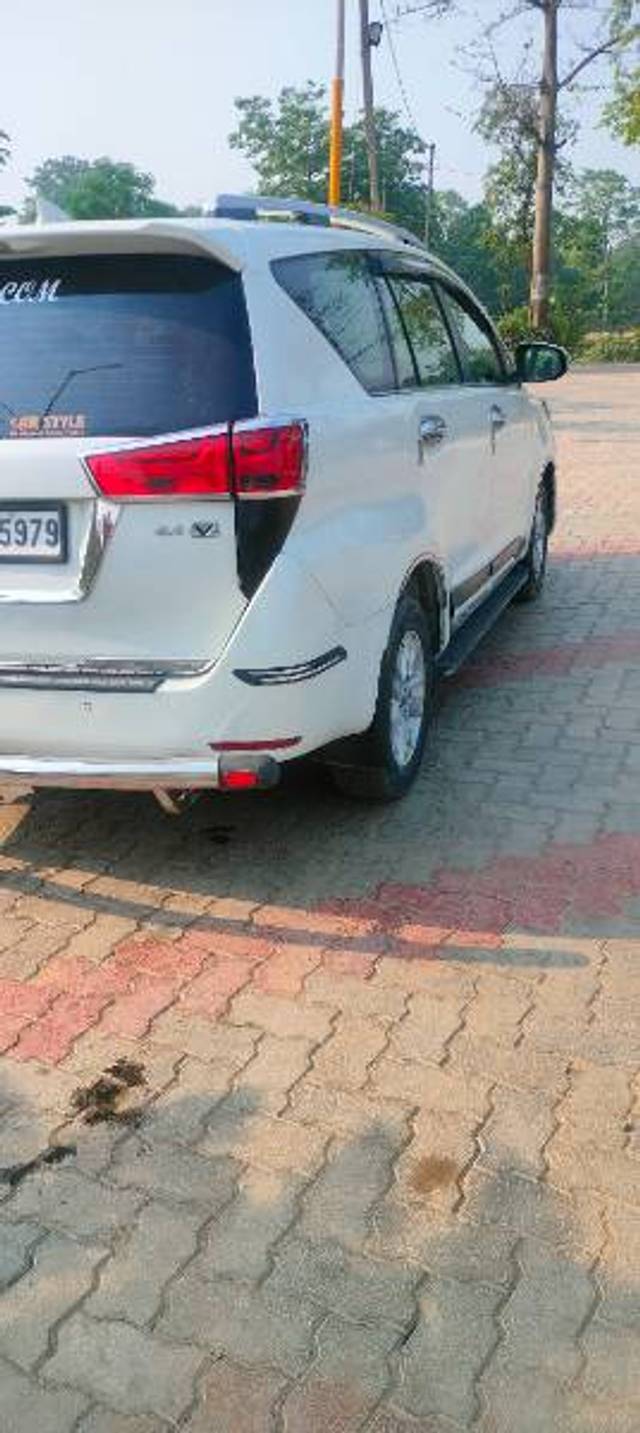 https://images10.gaadi.com/usedgaadi-sellcar/UsedCar/e5977400a/094babfc-c8d0-4fc1-b46a-c85ea4834fe5.jpg?imwidth=6401
