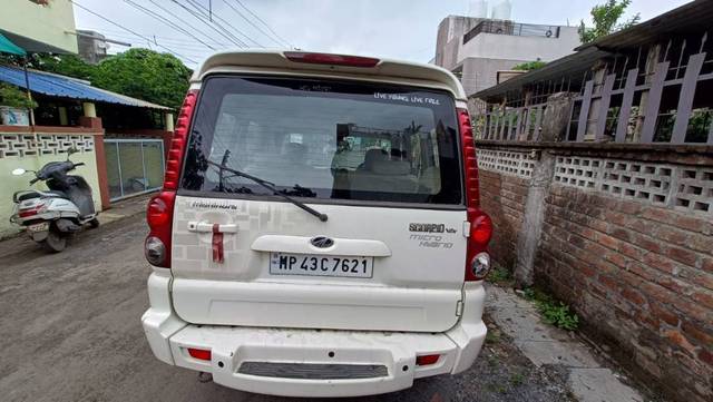 https://images10.gaadi.com/usedgaadi-sellcar/UsedCar/e597d3aca/c21c9cf9-e14f-4df1-a5f2-df91a627a5c4.jpg?imwidth=6402