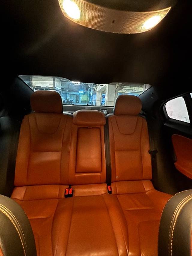 https://images10.gaadi.com/usedgaadi-sellcar/UsedCar/e597dda9a/4eb6105e-8050-4ed5-96dd-1ec27e3b3431.jpeg?imwidth=6401