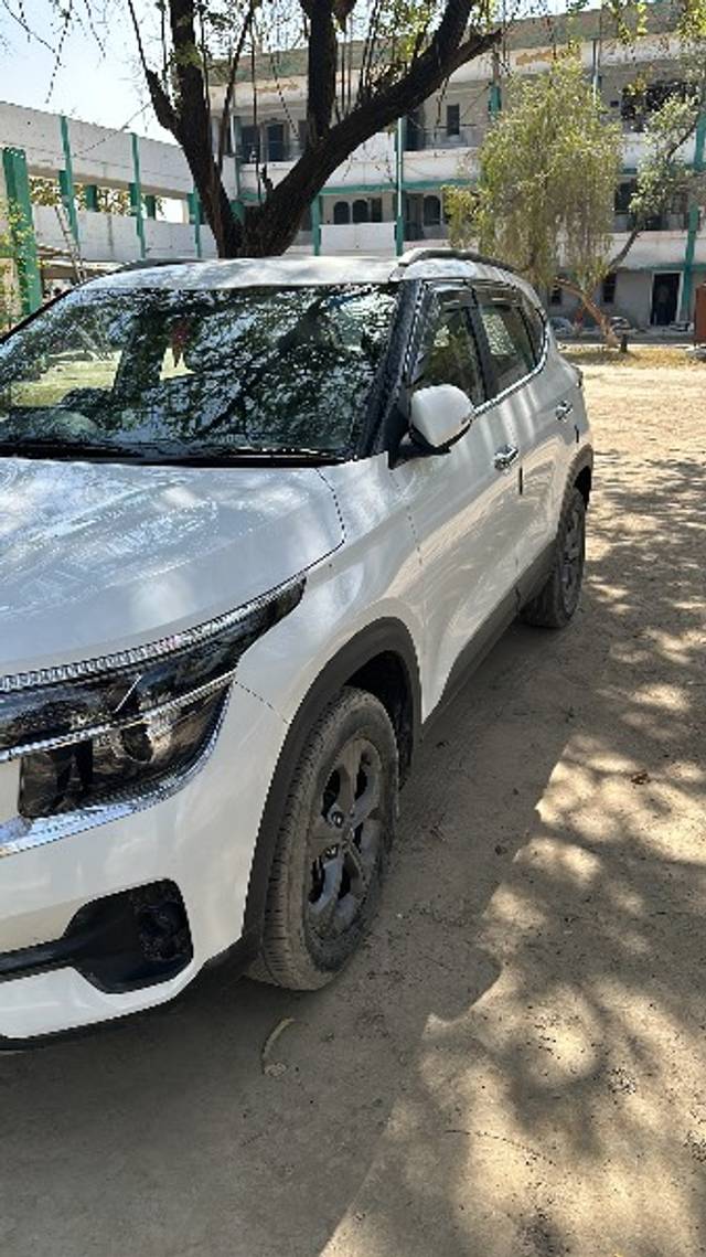 https://images10.gaadi.com/usedgaadi-sellcar/UsedCar/e597ef7da/3e666e86-ae41-4dd7-a51a-b79006f946cc.jpeg?imwidth=6400