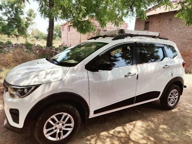 https://images10.gaadi.com/usedgaadi-sellcar/UsedCar/e597fbeca/c1363fed-1926-4541-952e-fab058d867a3.jpg?imwidth=6400